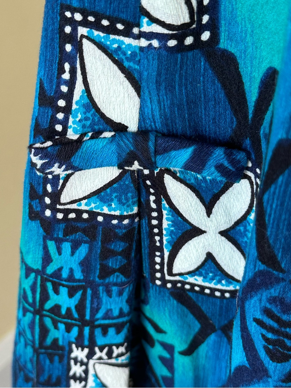 Hukilau Fashions | Vintage 1960s Hawaii Print 100% Cotton Shift Dress, Size 20 - Picture 4 of 10